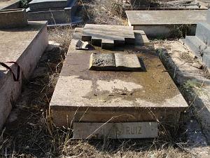 ORAN 10 2005 066 CIMETIERE DE TAMAZHOUET TOMBE D ANTOINE RUIZ MON ONCLE DECEDE A 14 ANS